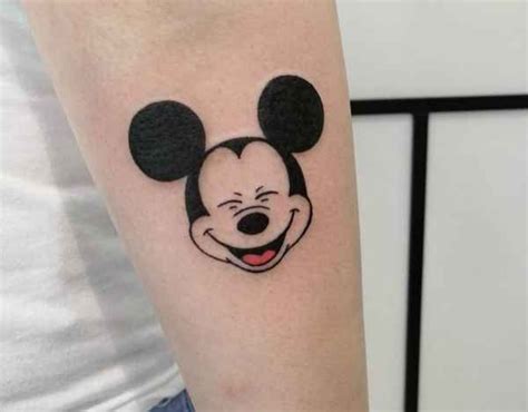 Tatuaż Myszka Znaczenie Historia 25 Zdjęć Mickey Tattoo Mouse Tattoos Mickey Mouse Tattoos