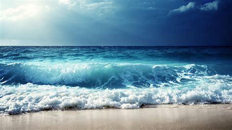 Featured Fresh And Beautiful Blue Sea Waves