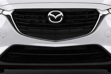 El efecto de movimiento que recorre toda la el quemacocos eléctrico de mazda3 sedán 2021, ofrece al conductor y a sus acompañantes una increíble forma de admirar el paisaje. 2018 Mazda CX-3 Reviews and Rating | Motor Trend