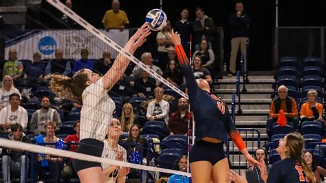Volleyball Falls In Ncaa Quarterfinals Concludes Rewarding Season Hope College