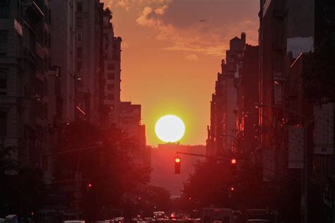 Manhattanhenge Solar Phenomenon Lights Up New York City Time