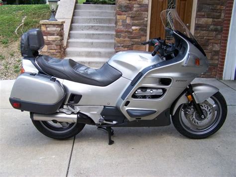 Buy 1991 Honda St1100 In Excellent Condition With Only On 2040 Motos