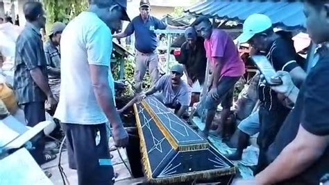 Isak Tangis Iringi Pemakaman Welma Hattu Korban Penembakan Misterius Di Saparua Titastory