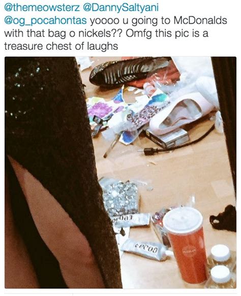 Girls Twitter Mirror Selfie Goes Viral Because Of Messy Room