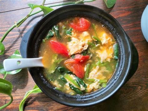 The spinach acts as the base to bring all. Spinach Tomato And Egg Soup Recipe - Food Recipe Today