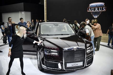 Russian Carmaker Unveils Luxury Version Of Putin S Ar