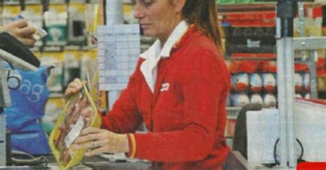 Cristina Plevani Lavora In Un Supermercato Il Commento Dellex Del Gf