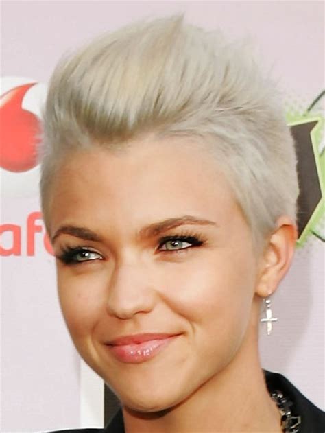 15 Super Cool Platinum Blonde Hairstyles To Try Pretty Designs