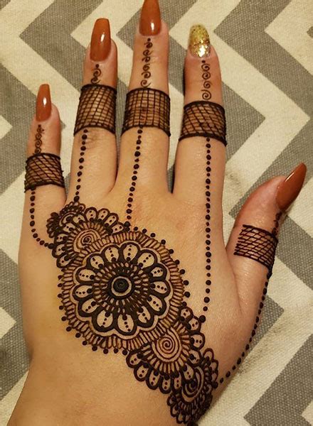 Are you searching for different types of latest festival or best new mehndi designs images and mehndi design ideas which is most popular on festival session on social media? 50 Simple & Easy Arabic Mehndi Designs | Best Mehndi Collection For 2021 • The Good Look Book