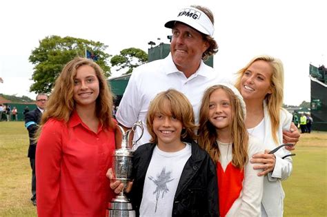 Phil Mickelson Amazes Fans Skips Us Open To Attend Daughters Graduation