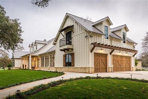 38 Modern Farmhouse Exterior Designs