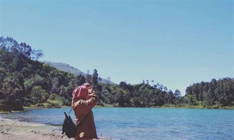 Telaga ngebel adalah salah satu destinasi wisata di ponorogo jawa timur dan merupakan wisata andalan ponorogo jika yang ke sarangan hari ini menjadi salah satu dr sekian banyak yg mendapatkan hawa yg bisa dibilang adem ayem. 10 Gambar Telaga Warna Dieng, Tiket Masuk, Lokasi, Sejarah - Travelingan.Net