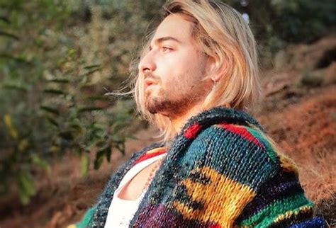 Używany biały top, blond capelli długie włosy model woman, woman's day, afroteksturowane włosy, amp png. Maluma respondió críticas de su nuevo look | La FM