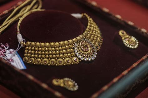 Clothes Jewels And Cars Indian Festival Spending Soars