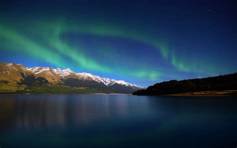 Northern Lights Over Lake Wallpapers And Images Wallpapers Pictures