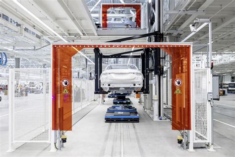 Daimler eröffnet Factory 56 und startet digitalisierte Produktion der S