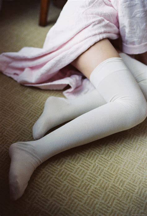 free images hand girl white vintage feet cute film analog fujifilm leg nikon