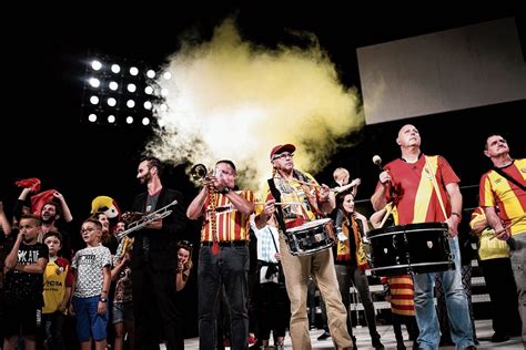 Wedden op lens start bij voetbalwedden.net! Voetbalfans hand in hand met theaterpubliek - NRC