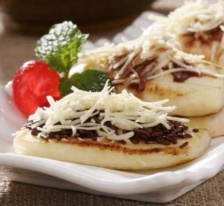 Pisang goreng coklat keju siap di sajikan. Tradisional Masakan & Jajanan: RESEP PISANG KEJU KHAS BANDUNG
