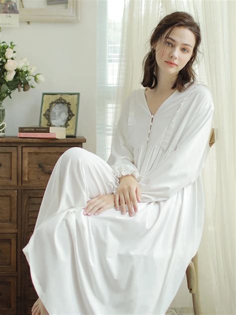 Free Shipping 2018 New Autumn Princess White Long Nightshirt 95 Cotton