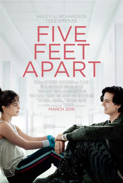 Haley lu richardson and cole sprouse play two young patients with. Five Feet Apart - film 2019 - AlloCiné