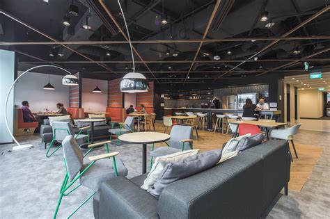 A Look Inside Manulifes New Singapore Office Officelovin