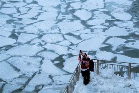 Polar Vortex Photos Show Bone Chilling Conditions In Midwest Huffpost