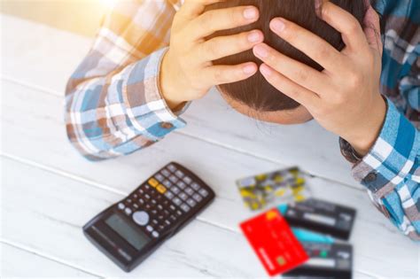 Jul 14, 2021 · how to use your credit card's grade period. How to avoid credit card debt in an emergency | The Exeter ...