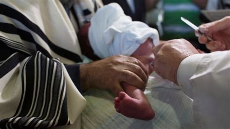 Israeli Mom Fined 149 A Day For Refusing Sons Circumcision World Cbc News