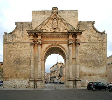 Lecce sollte auf keinem apulien roadtrip fehlen! Lecce, Porta Napoli ieri e oggi ... dentro e fuori ...