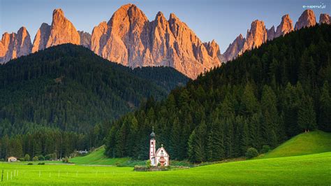 Dolina Val Di Funes Południowy Tyrol Trawa Santa Maddalena Dolomity