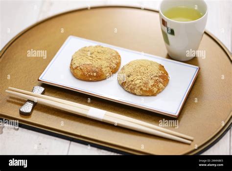 Kinako Mochi Rice Cakes Coated With Mixed Powder Roasted Soybean