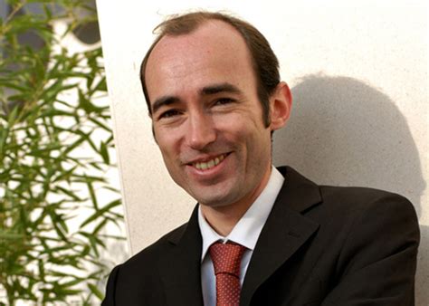 Philippe brunel est écrivain et journaliste, spécialiste du cyclisme. TNT Express France met l'accent sur les multi-accidentés