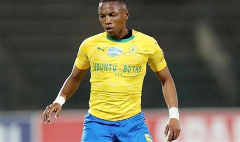 Watch Andile Jali Shows His Hometown Fans Some Love Diski 365