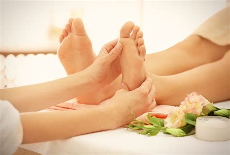 Health Benefits Of Foot Massage And Reflexology Emedihealth 2022