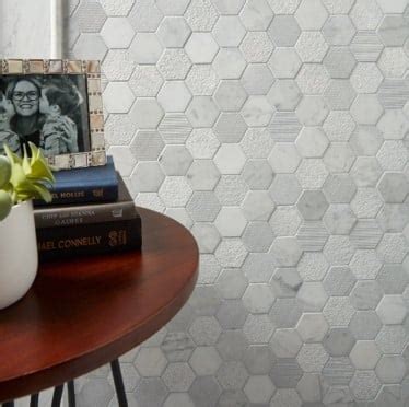 We've looked at the most popular kitchen tiles for 2020, and talk about which style & colours are in trend. Top Kitchen Backsplash Designs for 2020 | Arizona Tile
