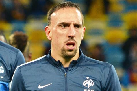 De franse buitenspeler vervolgt zijn loopbaan bij fiorentina. Franck Ribery überragt bei Florenz-Sieg | Fussball ...
