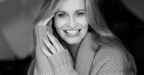 She released her first album, monika, in 1993. Monika Absolonová: Až když jsem vzdala hledání, potkala jsem svého partnera
