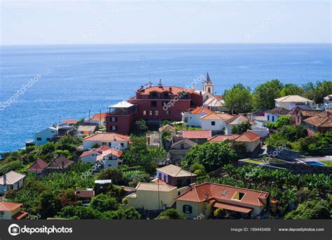 Jardim do mar (portuguese for garden of the sea) is a civil parish in the western part of the municipality of calheta in the portuguese island of madeira. Jardim do Mar on Madeira island, Madeira — Stock Photo ...