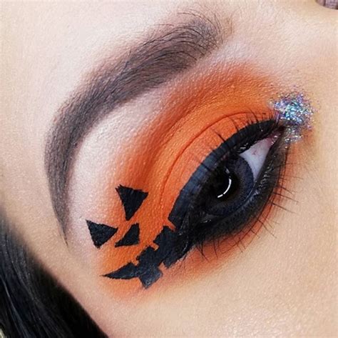 Arriba Foto Maquillaje Para Halloween Solo La Mitad De La Cara Mirada Tensa