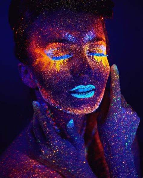 Maquillaje Neon Convertido En Arte Body Art Painting Uv Makeup Body Painting