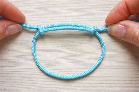 How To Tie A Friendship Bracelet Sliding Knot Ahowtoi