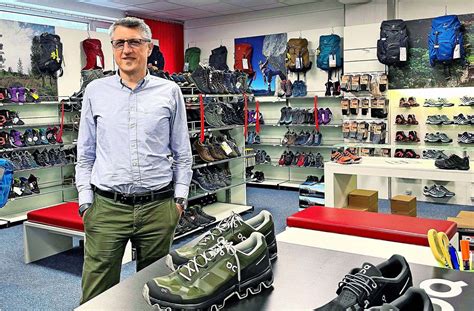 Bevor sie ihr geld zurückverlangen, sollten sie jedoch zunächst alle gebühren berechnen. Corona und die Folgen: Schuhhändler ist stinksauer ...