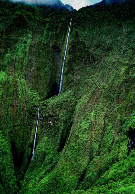 15 Amazing Waterfalls In Hawaii The Crazy Tourist