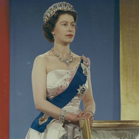 Et is taking a look at the queen's fashion, sense of humor and what she's like as a grandma to prince william and prince harry.exclusives from #etonline. Here's what'll happen when Queen Elizabeth II dies ...