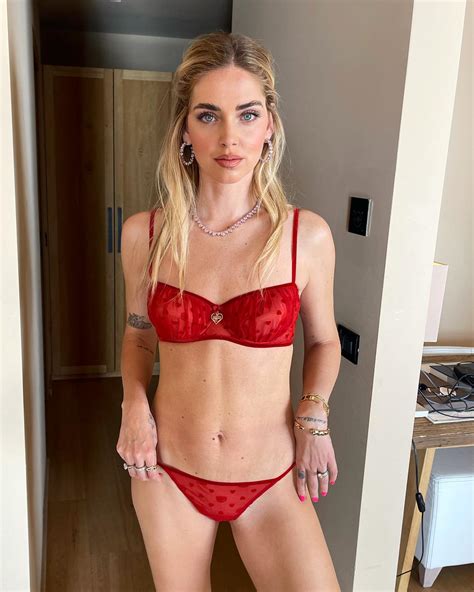 Chiara Ferragni A Seno Quasi Nudo Su Instagram Le Sexy Trasparenze