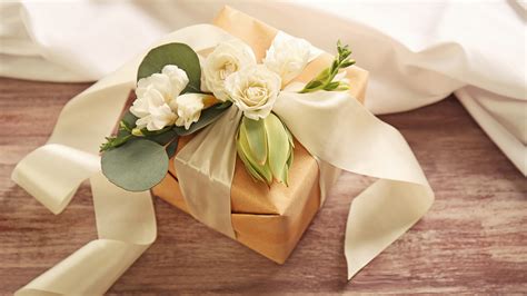 Here are the 5 best wedding gift ideas for couples in india. How to Choose the Perfect Wedding Gift For a Couple ...