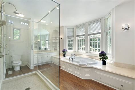 34 Luxury White Master Bathroom Ideas (Pictures)