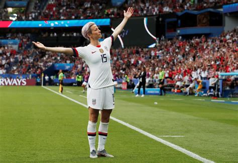 Us Womens Team Defeats World Cup Host France 2 1 To Advance To
