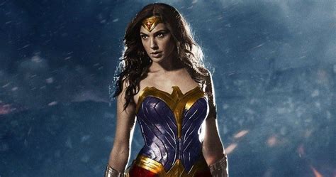 Wonder Woman Set Photos Reveal Full Iconic Bluered Costume
